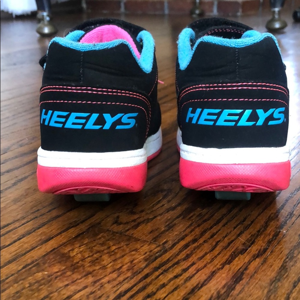Shoes - Picture 4 of 5